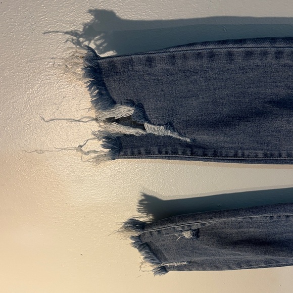 Distressed Risen Blue Jeans - Picture 5 of 12